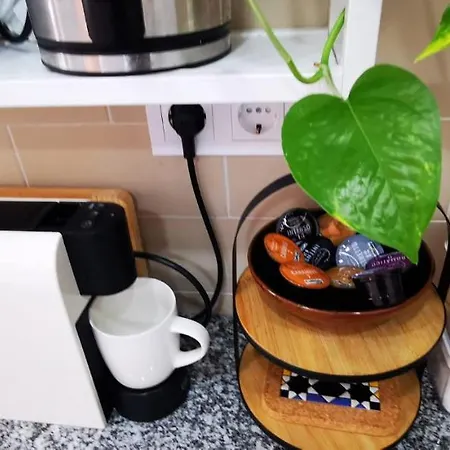 Quarto Duplo Com Kitchenette, Wc E Patio Privativo