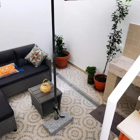 Appartamento Quarto Duplo Com Kitchenette, Wc E Patio Privativo