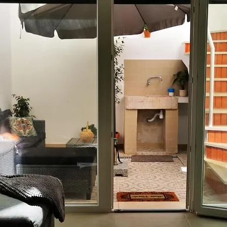 Appartamento Quarto Duplo Com Kitchenette, Wc E Patio Privativo *